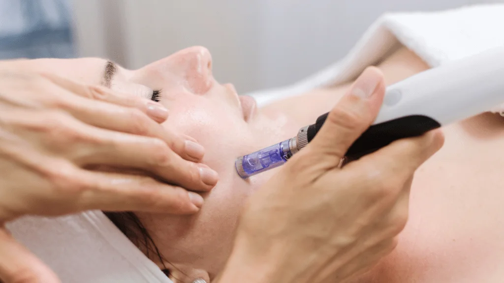 Formación práctica de estética avanzada en Alisa Beauty Academy